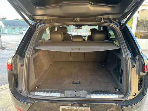 Used 2024 Land Rover Range Rover Sport Dynamic SE image 11