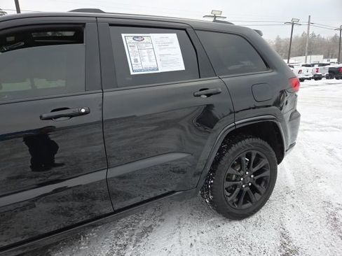 Used 2020 Jeep Grand Cherokee Altitude image 16