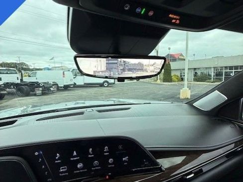 Used 2023 Cadillac Escalade Sport Platinum w/ LPO, ONYX Package image 39