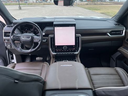 Used 2025 GMC Yukon Denali Ultimate image 17