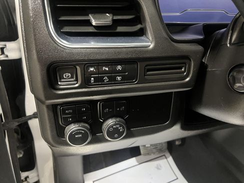 Used 2023 Chevrolet Tahoe Z71 w/ Luxury Package AWD/4WD image 18