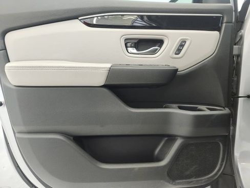 Used 2025 Honda Pilot EX-L image 12