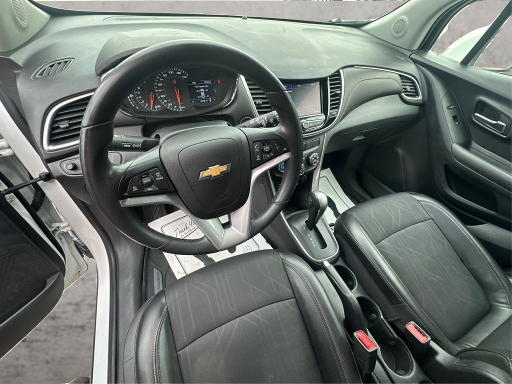 Used 2020 Chevrolet Trax LT w/ LT Convenience Package FWD image 31