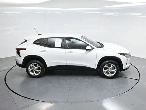 Used 2024 Chevrolet Trax LS w/ LS Convenience Package FWD image 56