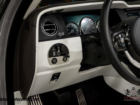 Used 2023 Rolls-Royce Cullinan AWD/4WD image 21