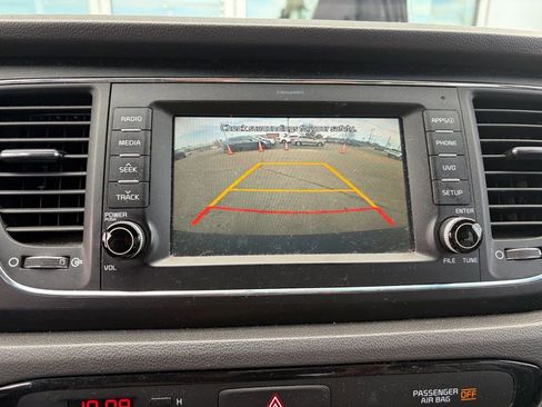 Used 2017 Kia Sedona LX w/ LX Essentials Premium Package image 8