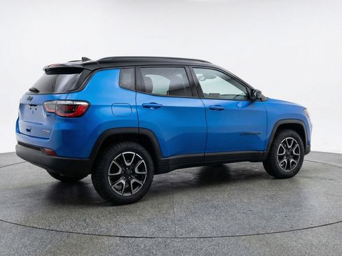 Used 2025 Jeep Compass Trailhawk image 9