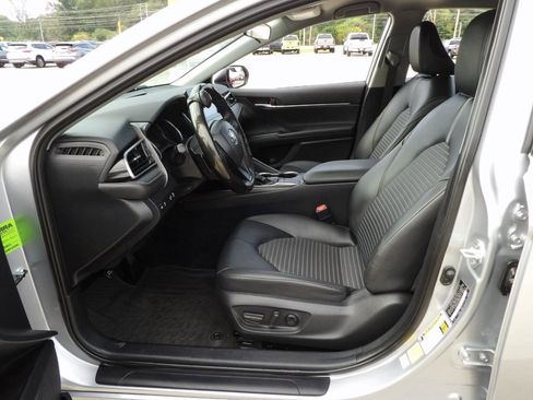 Used 2024 Toyota Camry SE image 10