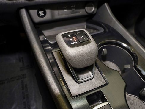 Certified 2025 Nissan Rogue SV image 17