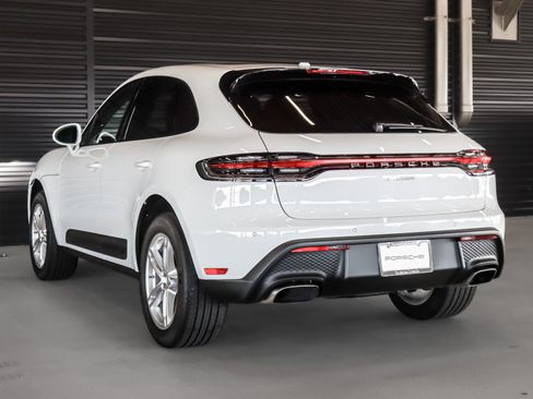 Certified 2026 Porsche Macan AWD/4WD image 3
