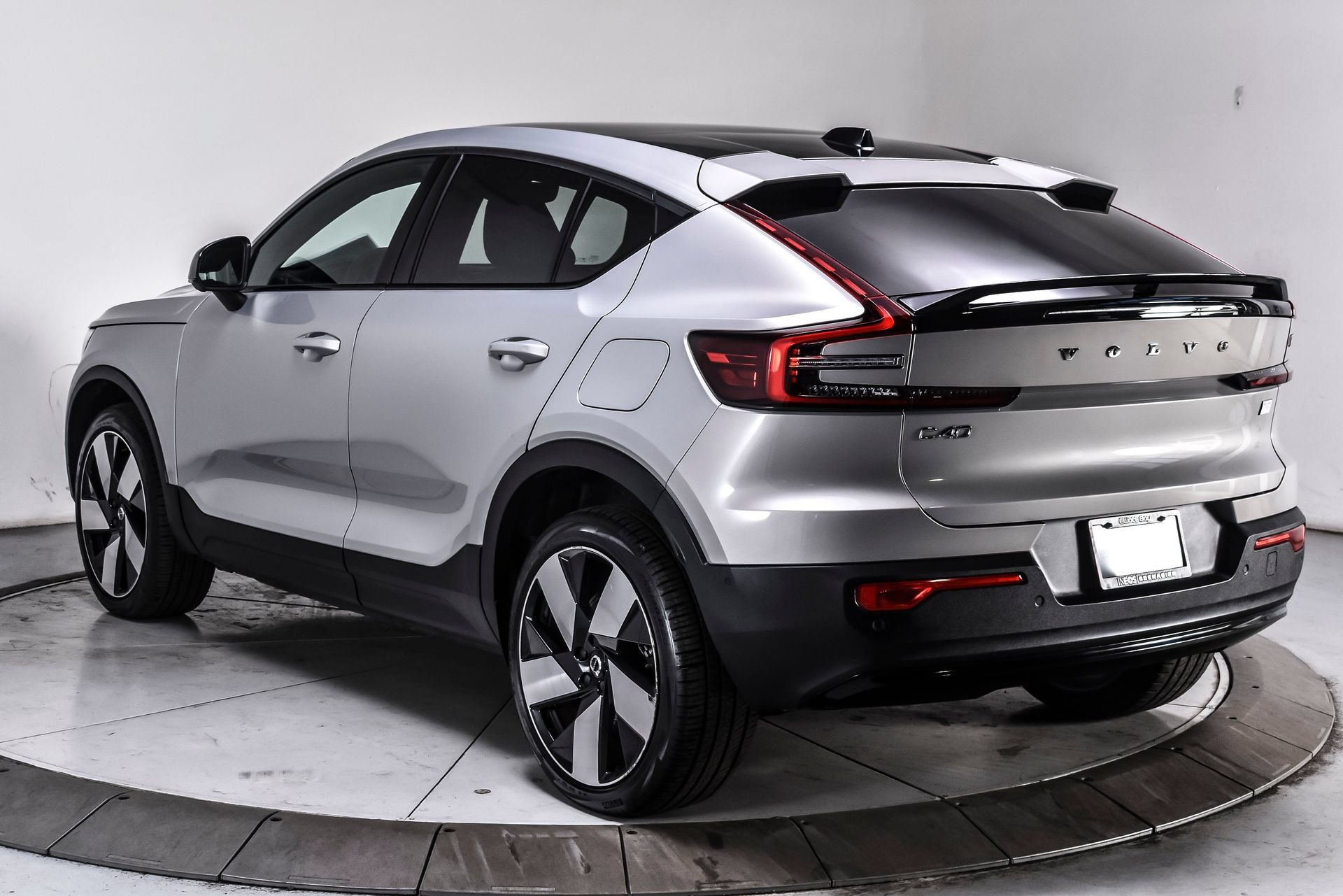 Used 2023 Volvo C40 P8 Recharge Ultimate w/ Protection Package Premier AWD/4WD image 4