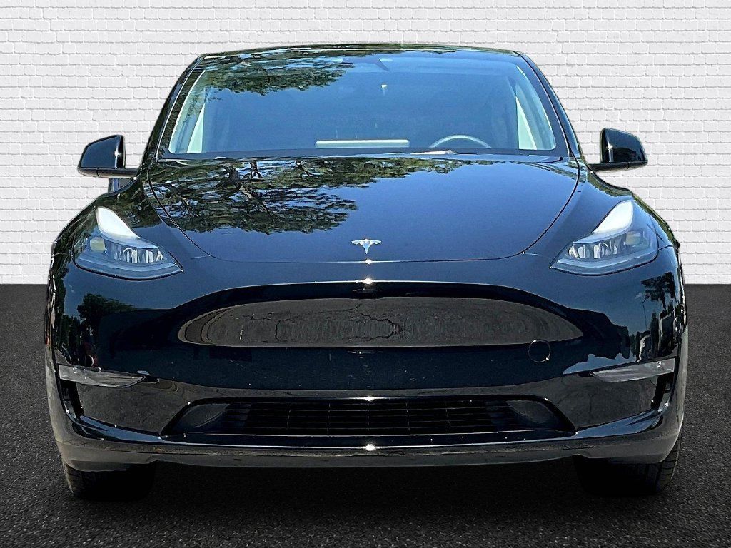 Used 2024 Tesla Model Y Long Range AWD/4WD image 2