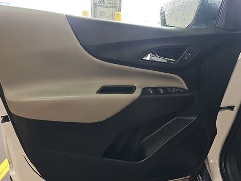Used 2022 Chevrolet Equinox LS w/ LS Convenience Package AWD/4WD image 17