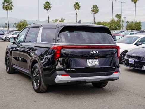 New 2026 Kia Carnival LXS FWD image 5