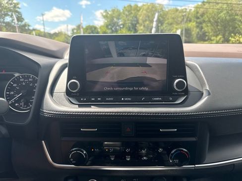 Used 2023 Nissan Rogue S AWD/4WD image 17
