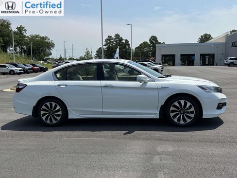Certified 2017 Honda Accord Touring image 28