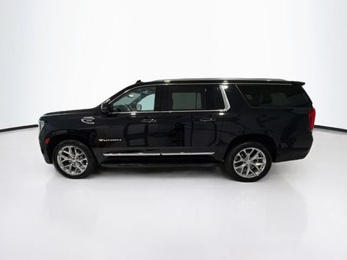Certified 2022 GMC Yukon XL SLT w/ SLT Premium Package AWD/4WD image 4