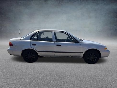 Used 2002 Chevrolet Prizm w/ Preferred Equipment Group 3 FWD image 6