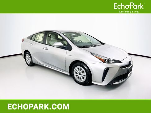 Used 2022 Toyota Prius LE image 1