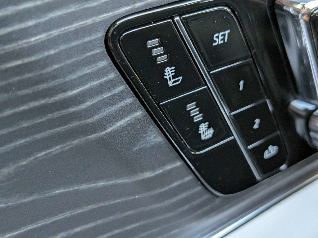 Certified 2024 Cadillac Lyriq Luxury RWD image 27