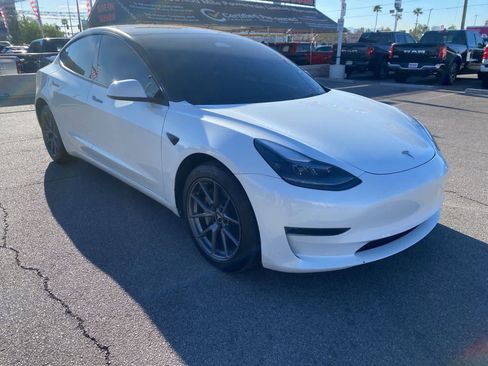 Used 2023 Tesla Model 3 Standard Range image 3