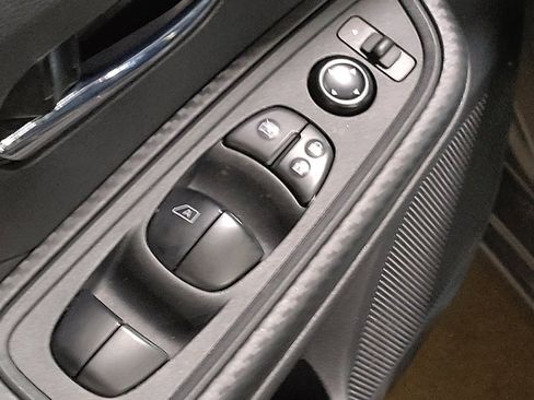 Used 2025 Nissan Versa SV FWD image 27