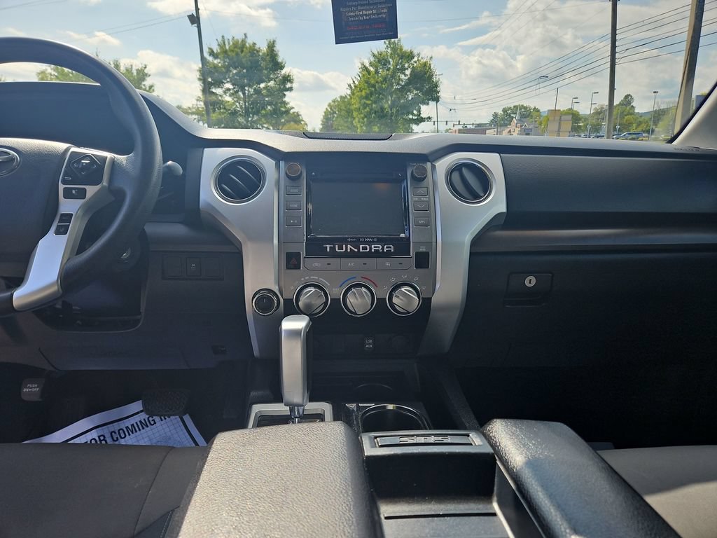 Used 2018 Toyota Tundra SR5 w/ SR5 Upgrade Package AWD/4WD image 18
