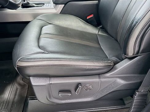 Used 2019 Ford F150 Platinum w/ Equipment Group 701A Luxury AWD/4WD image 18
