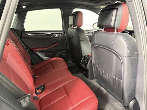 Certified 2022 Porsche Macan S image 25