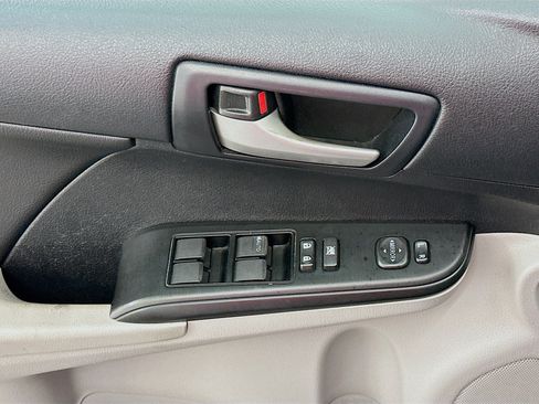 Used 2014 Toyota Camry LE FWD image 15