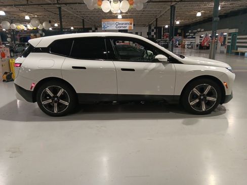Used 2024 BMW iX xDrive50 w/ Premium Package AWD/4WD image 11
