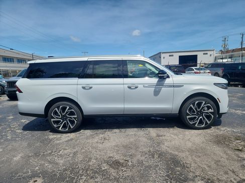 New 2026 Lincoln Navigator L Reserve AWD/4WD image 8