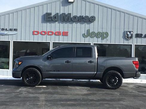 Used 2019 Nissan Titan SL w/ Midnight Edition image 6