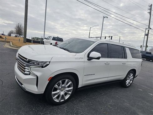 Used 2022 Chevrolet Suburban High Country image 3
