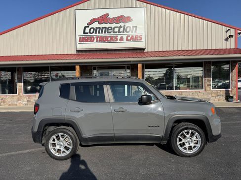 Used 2022 Jeep Renegade Sport w/ Sport Appearance Group AWD/4WD image 3
