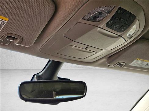 Used 2023 Chrysler Pacifica Touring-L FWD image 19