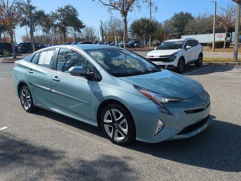 Used 2017 Toyota Prius Four Touring image 3