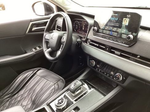 Used 2023 Mitsubishi Outlander SE image 21