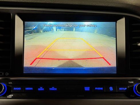 Used 2017 Hyundai Elantra Limited w/ Limited Tech Package 04 image 29