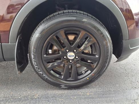 Used 2018 Ford Explorer XLT w/ Equipment Group 202A image 29