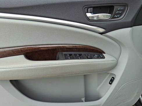 Used 2018 Acura MDX SH-AWD image 15