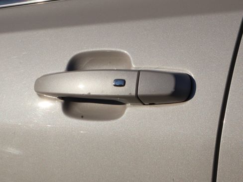 Used 2021 GMC Acadia SLT w/ Premium Package image 23