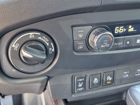 Used 2024 Nissan Frontier PRO-4X w/ Pro Convenience Package AWD/4WD image 33