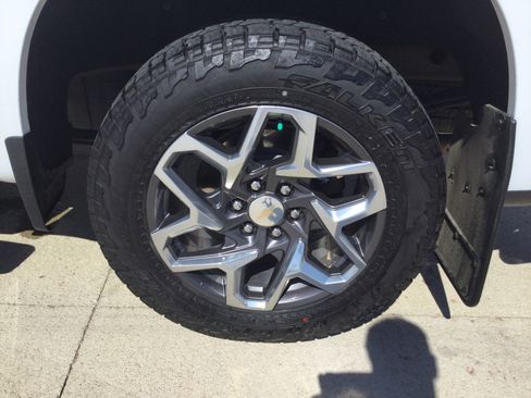 Used 2024 Chevrolet Silverado 1500 LTZ AWD/4WD image 5