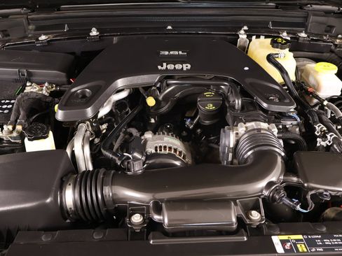 Used 2019 Jeep Wrangler Unlimited Sport S AWD/4WD image 18