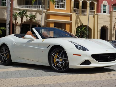 Used 2017 Ferrari California T RWD image 7