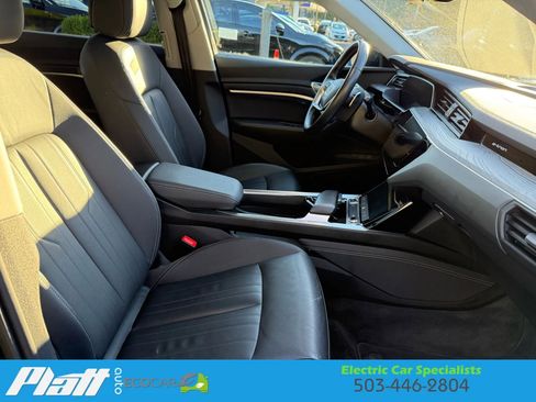 Used 2021 Audi e-tron Premium w/ Convenience Plus Package image 34