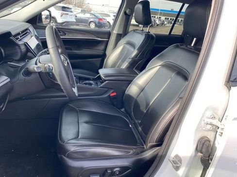 Used 2023 Jeep Grand Cherokee Limited image 15