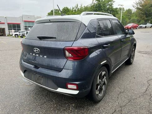 Used 2023 Hyundai Venue Limited FWD image 4