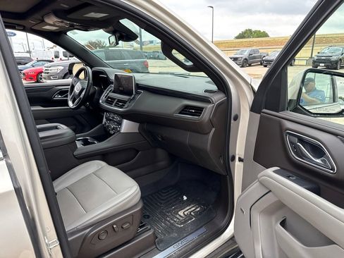 Used 2023 GMC Yukon XL SLT w/ SLT Luxury Package AWD/4WD image 15